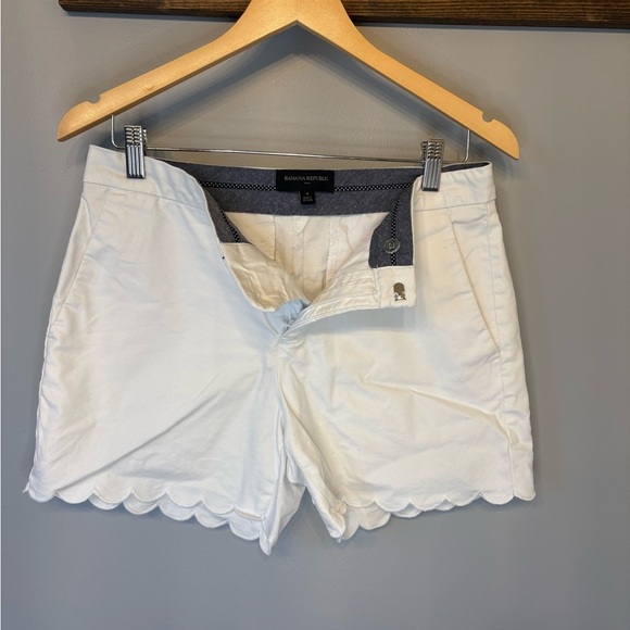 Banana Republic Cream Scalloped High Waist Shorts size 4 - Picture 4 of 8